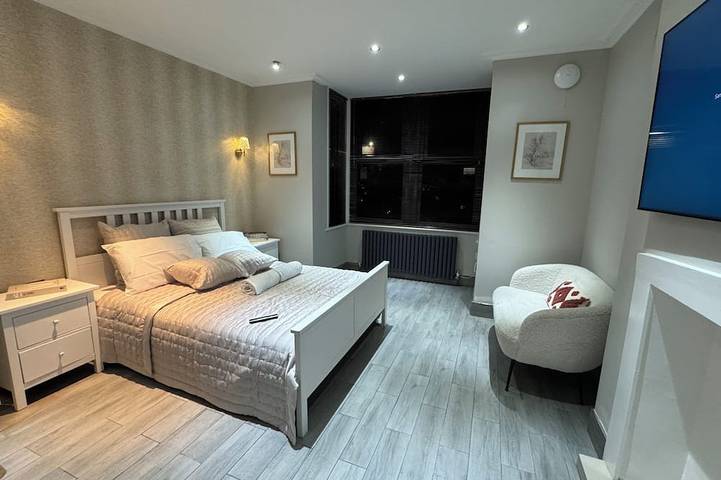 Ganze Wohnung, Chic Luton Centre - Apartment Nr Luton Airport -Free Parking in Luton, Chiltern Hills