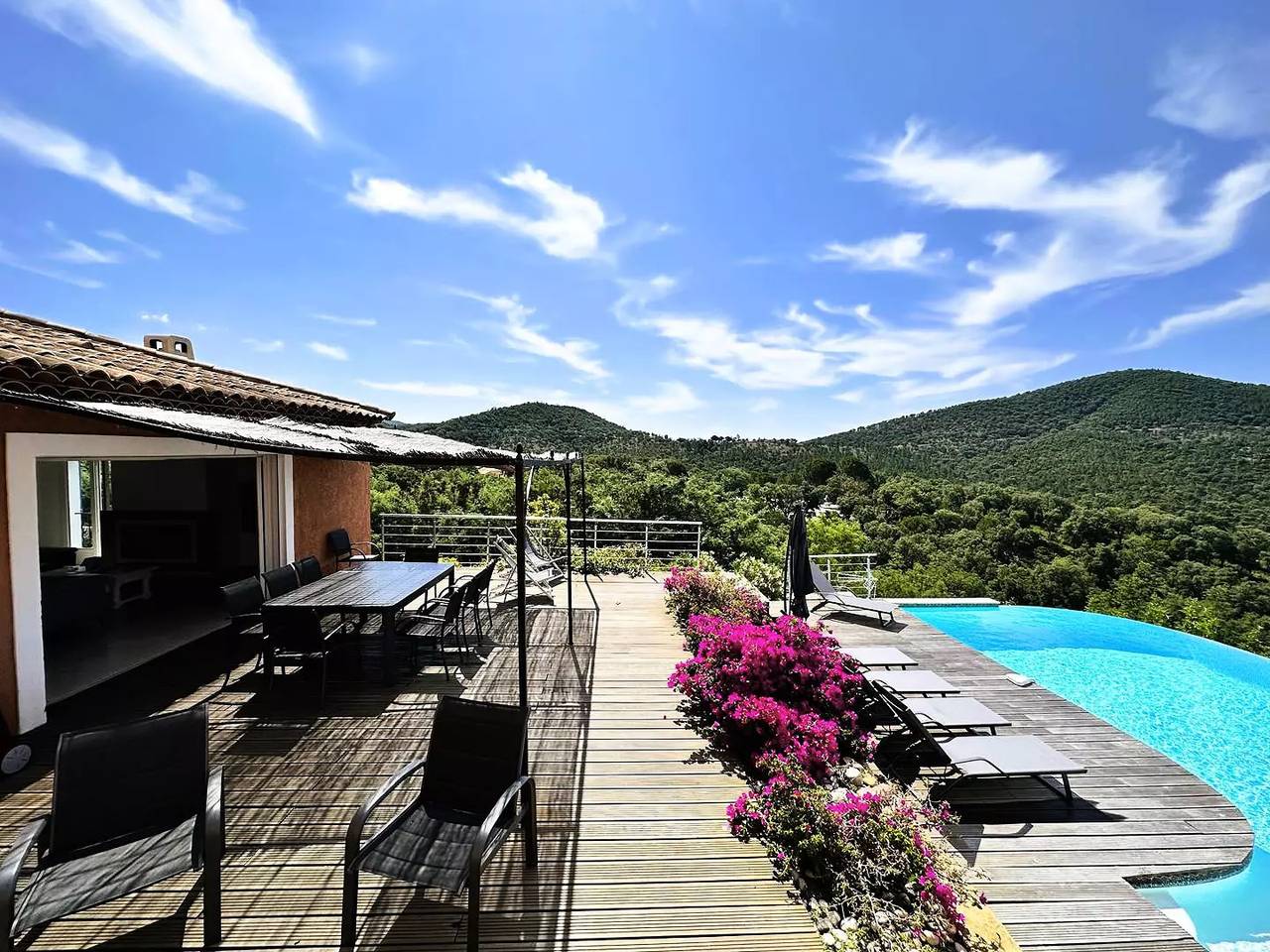 Villa privée et climatisée pour 10 personnes avec piscine et superbe vue mer et collines à La Londe-les-Maures in La Londe-les-Maures, Côte méditerranéenne (France)