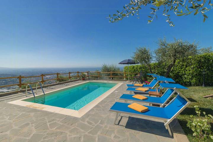 La Veduta. Villa con piscina privata in Toscana in Pescia, Provincia di Pistoia