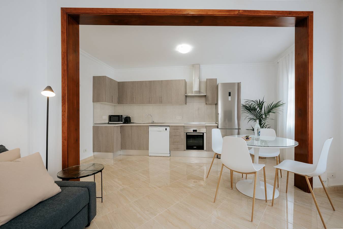 Entire apartment, Vacation Apartment '4 Esquinas Adeje Home 1' with Private Terrace, Balcony and Wi-Fi in La Postura, Adeje