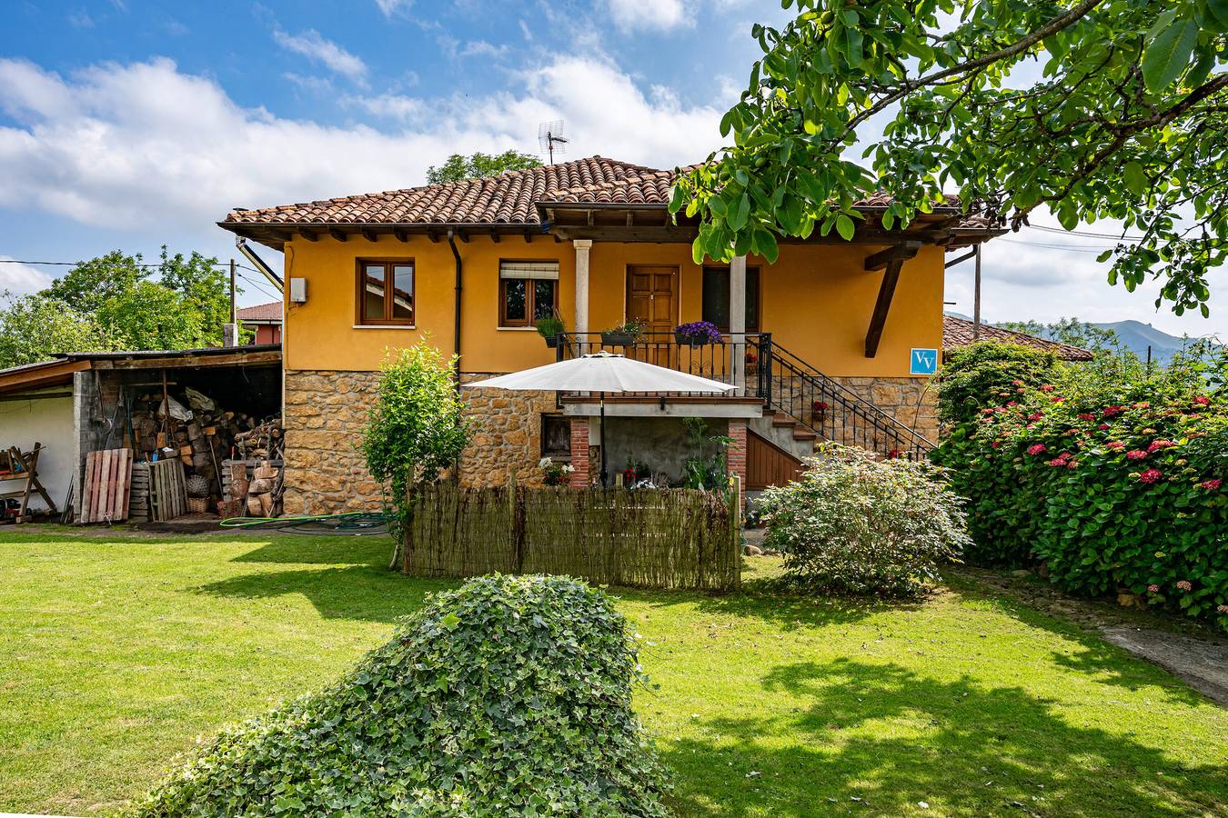 Casa de vacaciones 'La Casa De Los Güelos' con vistas a la montaña, piscina compartida y Wi-Fi in Parres, Provincia de Asturias