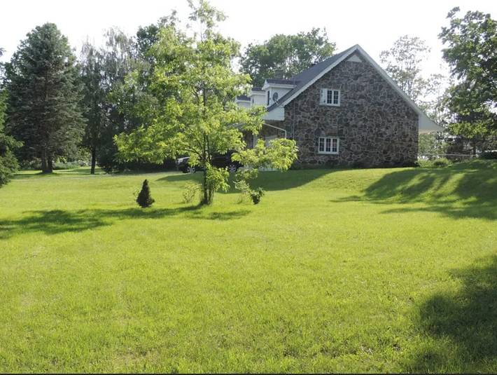 Location de vacances pour 8 personnes, avec jardin à Bromont