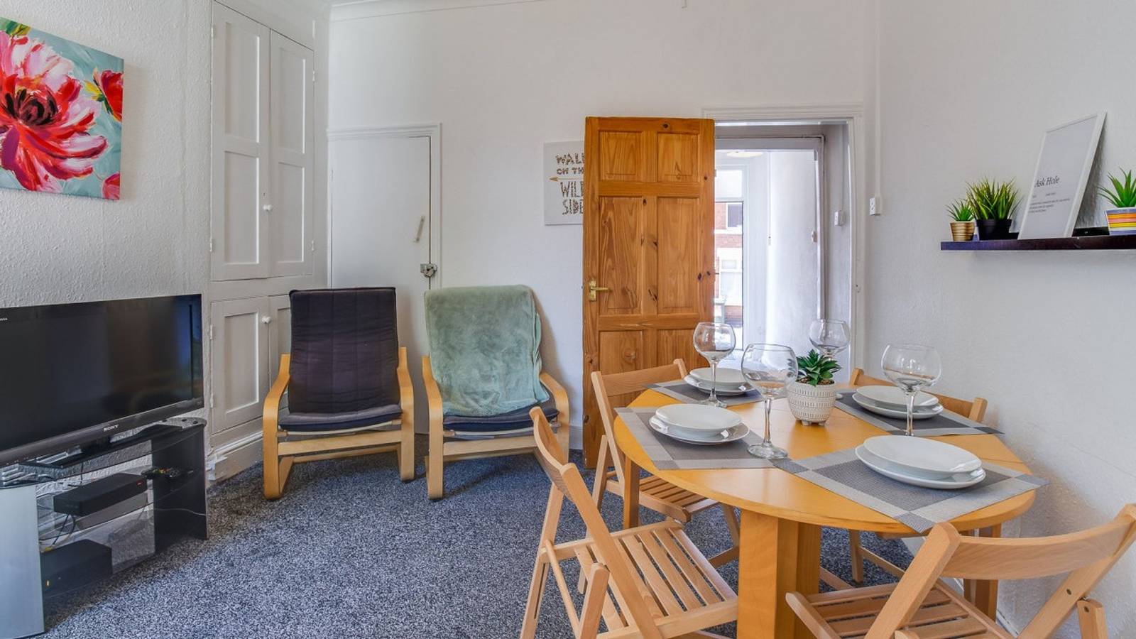 Entire apartment, Stayzo House Accommodation - Coventry Free Parking in Coventry, Birmingham Area