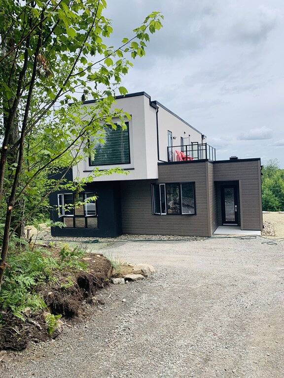 Mont Tremblant -Neu Gebaut Wunderschöne 2.300 Sf zu vermieten! Pool / Whirlpool. Sehr privat! in La Conception, Québec