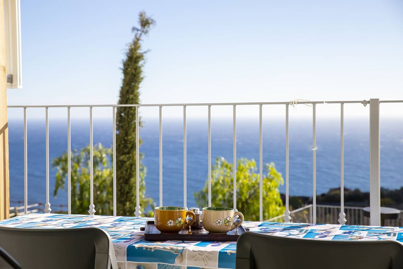 Ganze Ferienwohnung, Ferienwohnung für 4 Personen mit Balkon in Cipressa, Riviera di Ponente