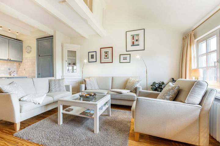 Ganze Wohnung, Haus Elbe - liebevoll ausgestattete Obergeschoss-Wohnung unter Reet in Keitum, Sylt (Gemeinde)