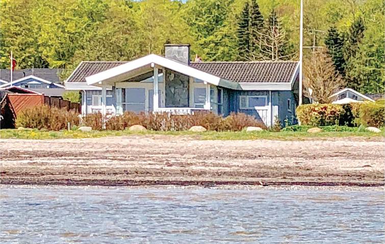 Ferieudlejning for 4 personer, med jacuzzi og have samt sauna i Binderup Strand