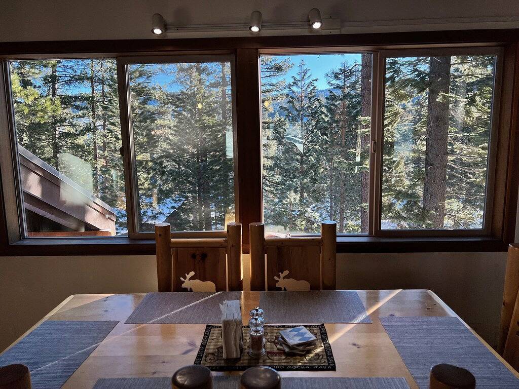 Neue Northstar 4 Br. Herrliche Aussicht, Whirlpool, Sauna, 2537 Sf! Kostenloser Shuttle! Npoa! in Northstar California