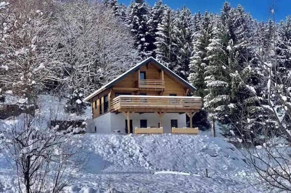 Chalet Les 2 Marmottes Classified **** with Nordic bath and pétanque court in Gerbépal, Regionaler Naturpark Belchen der Vogesen