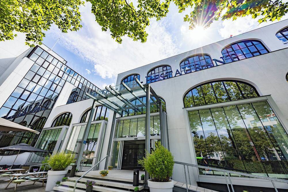 Always a Great Idea To Unwind! Indoor Pool, Free Breakfast and Parking! in Nieuwegein, Bestuur Regio Utrecht