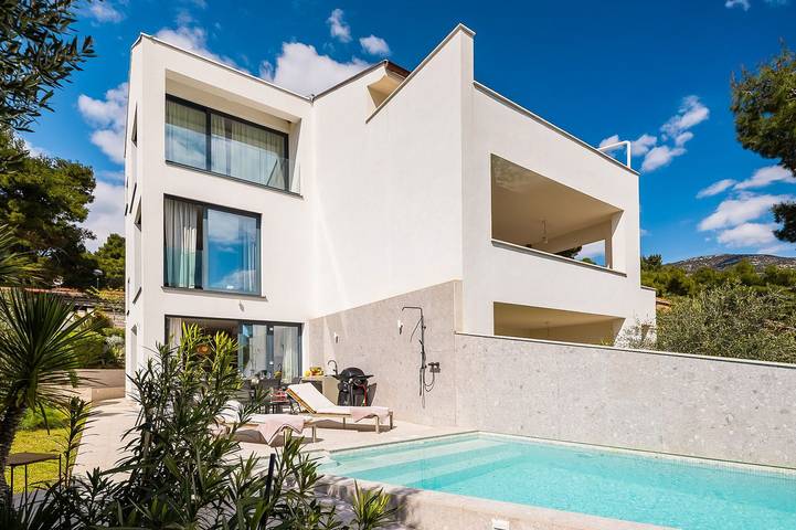 Villa pour 12 personnes, avec jardin et terrasse à Bol