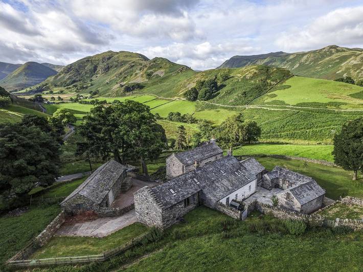 Country house for 18 people, with garden in the Lake District