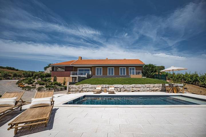 Casa de férias para 8 pessoas, com jardim e vista e ainda piscina em Atalaia