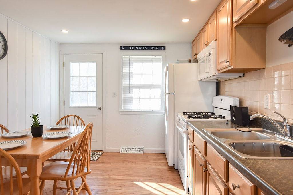 Ganze Wohnung, # 906: Kürzlich aktualisiert, Minuten zu Strand und Stadt, großartiger Außenraum! in Dennis Port, Dennis