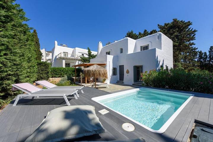 Location de vacances pour 6 personnes, avec piscine et jardin dans Drios