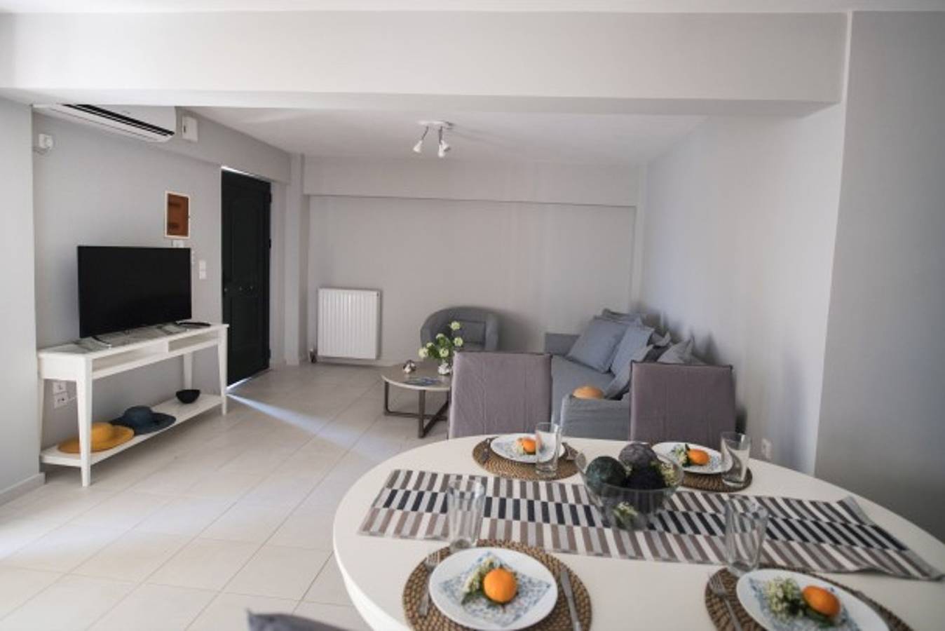 Entire apartment, Pearl Apartment with shared pool in Nikiana, Alexandros