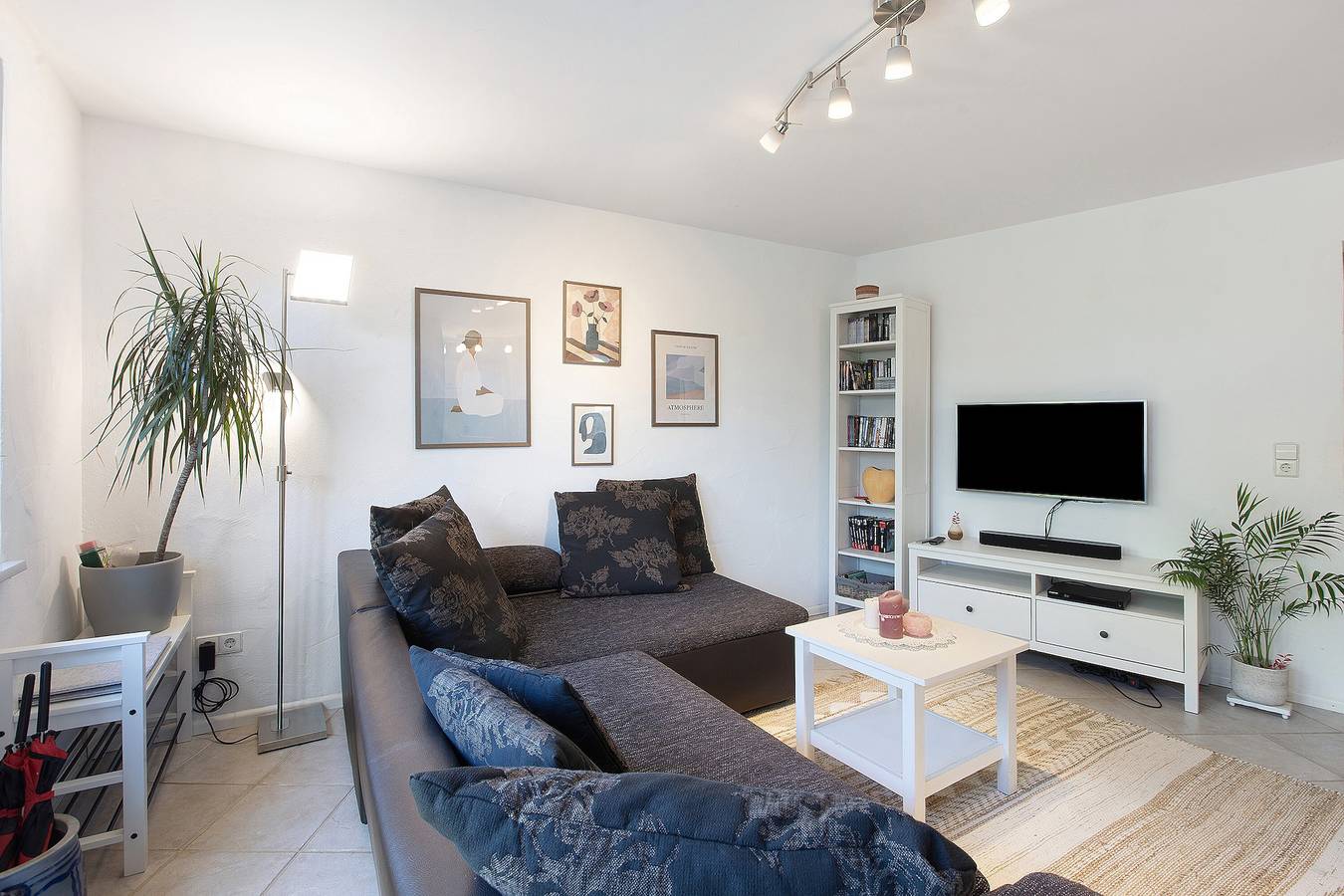 Ganze Wohnung, Ruhige Ferienwohnung mit Fitnessraum, E-Auto-Ladestation, privater Terrasse & schnellem Wlan in Rheinfelden (Baden), Südschwarzwald