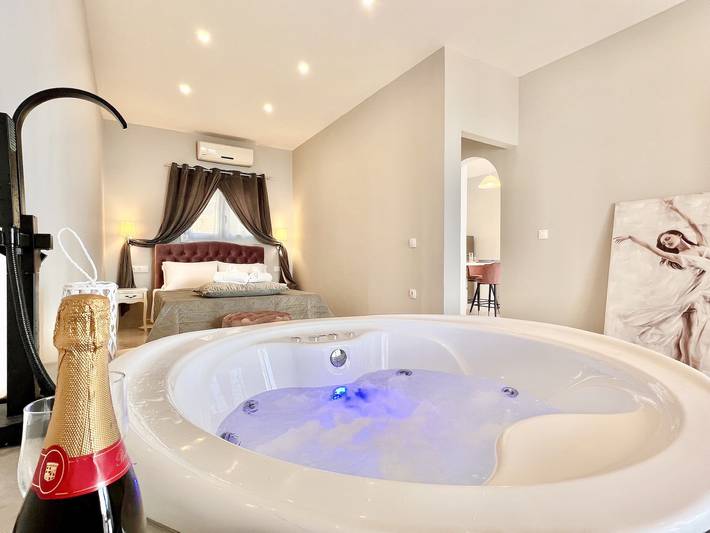 Appartement de vacances pour 2 personnes, avec jardin ainsi que balcon et jacuzzi à Corfou