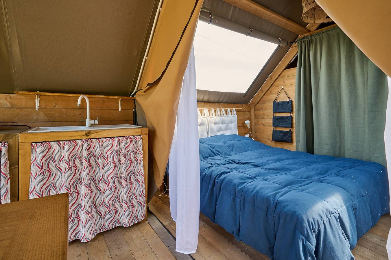 Glamping 'Tenda Safari Vicino Al Mare' met gedeelde tuin, Wifi en airconditioning, foto 7