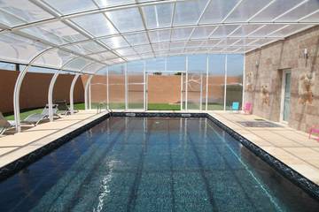Gîte pour 8 personnes, avec piscine et balcon ainsi que jardin et jacuzzi à Paulhan (Hérault)