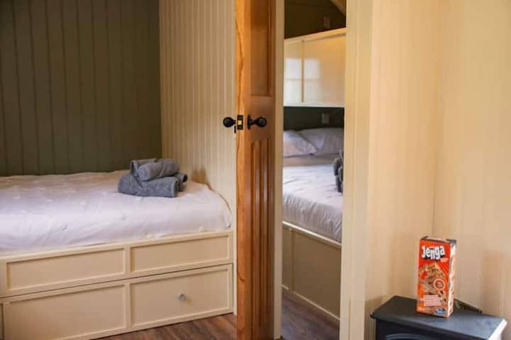 Luxury Five Person Shepherd Hut in Grafschaft Antrim