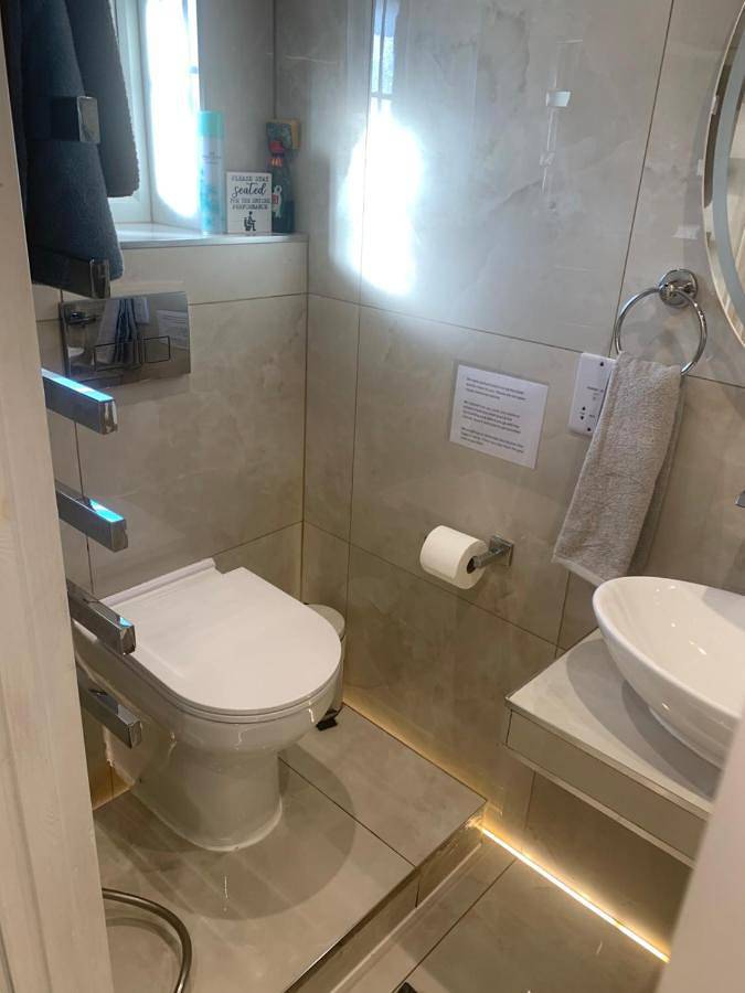 Double Room with Private Bathroom in Borough londonien de Hillingdon, Londres