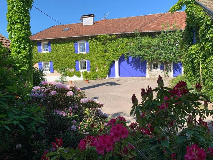 Location de vacances pour 2 personnes, avec terrasse ainsi que vue et jardin à Saint-Étienne-lès-Remiremont