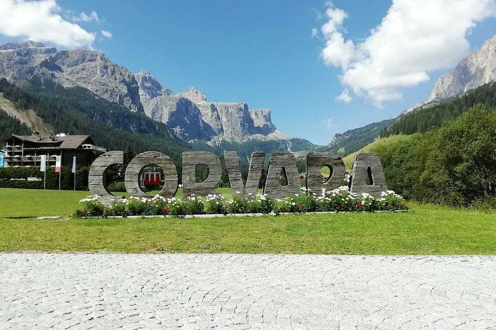 Appartamento intero, Panoramic apartment in the heart of the Dolomites in Corvara in Badia, Dolomiti Superski
