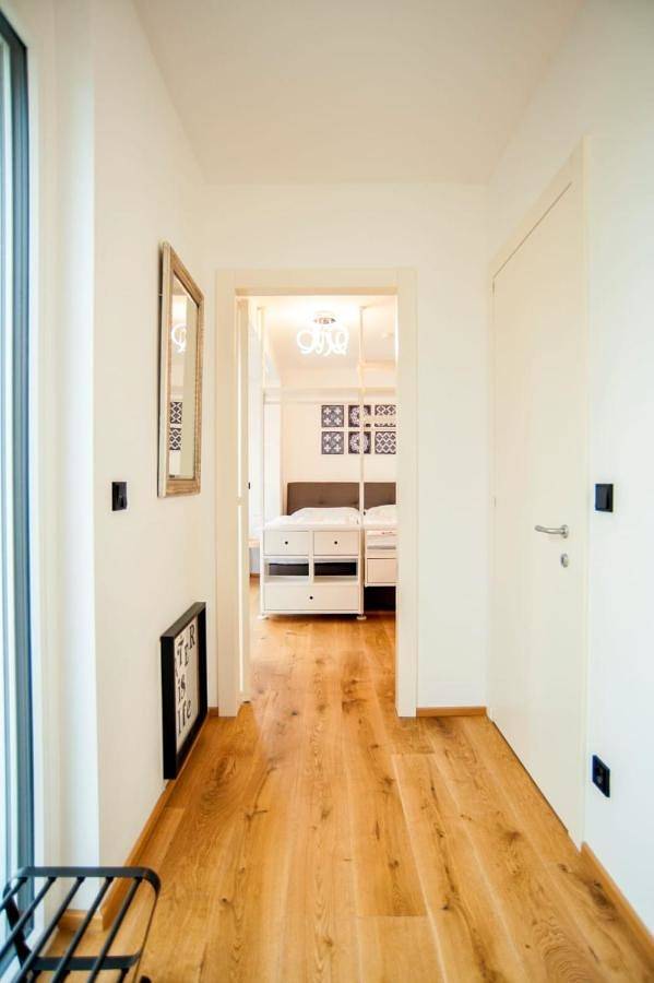 Ferienwohnung für 4 Personen, mit Sauna und Ausblick sowie Terrasse und Pool in Neusiedl am See
