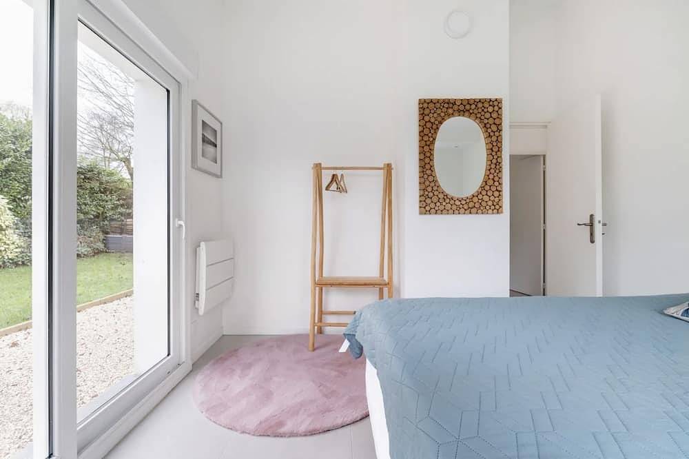 Villa with garden and private parking in Halluin, Lille region