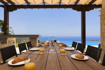 Holiday Rental for 10 People in Aphrodite Hills, South Cyprus, Photo 2