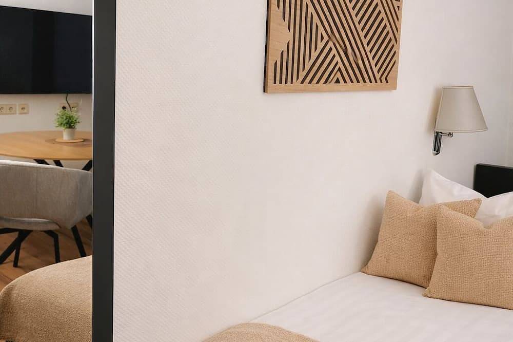 Ganze Wohnung, Studio mit Küchenzeile neu renoviert in Sindelfingen, Landkreis Böblingen