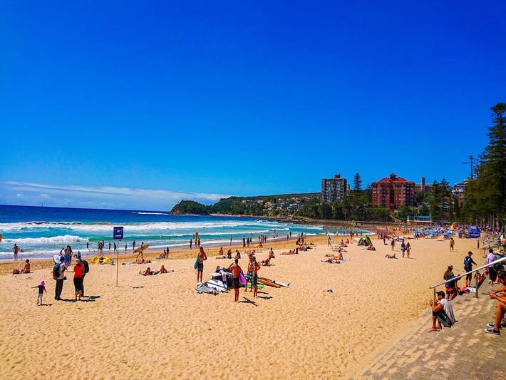 Entire apartment, Beachfront Manly Apartment With Balcony & Parking in Sydney, New South Wales