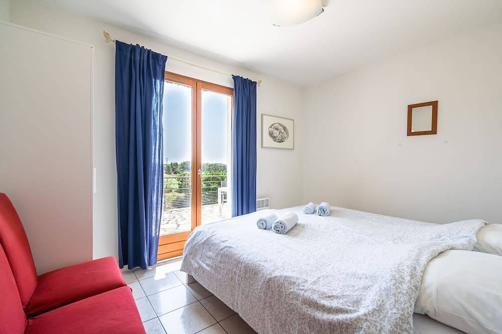 Modern Villa with Heated Pool in Beaufort, Canal du Midi