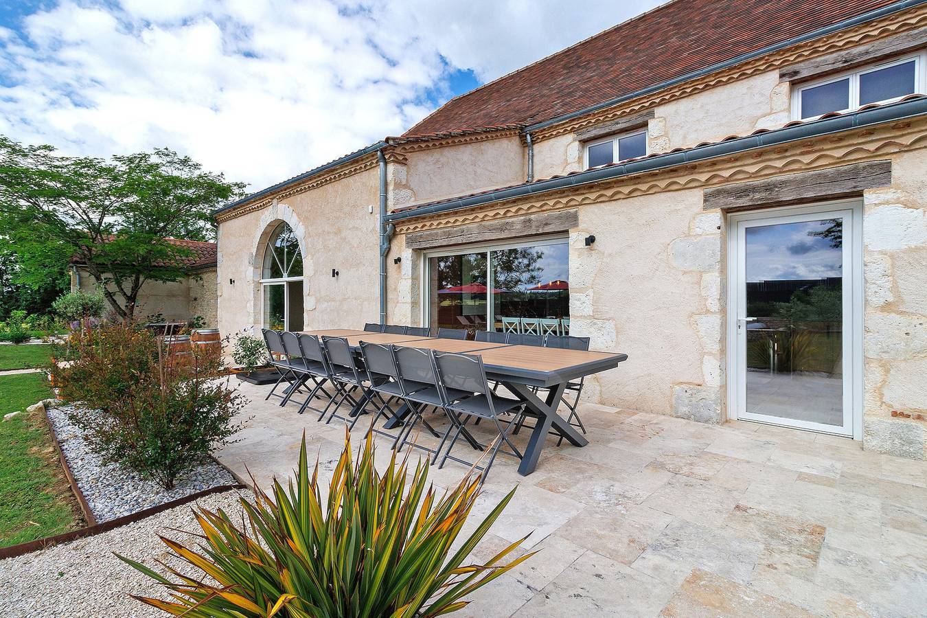Maison de campagne 'Les Carassonnes' avec piscine privée, terrasse et Wi-Fi in Saint-Nexans, Périgord Pourpre