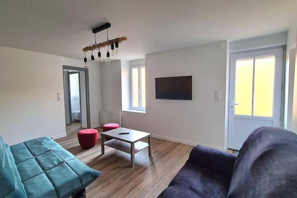 Three-Bedroom House in Les Herbiers, Région de La Roche-sur-Yon
