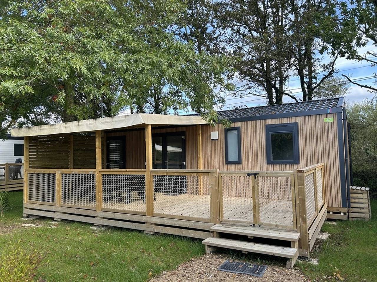 Zecamping 4* piscine couverte jacuzzi sauna mobil-home Tv Bbq 33m2 in Apremont, Vallée de la Loire