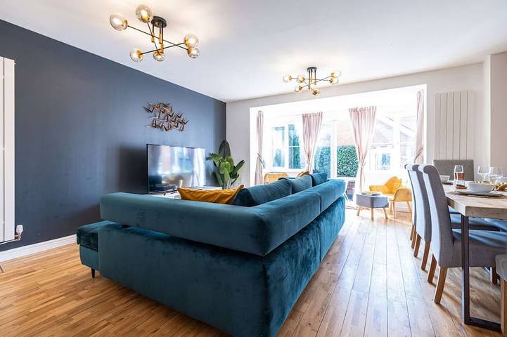 Apartment for 11 people, with terrace and garden in Milton Keynes