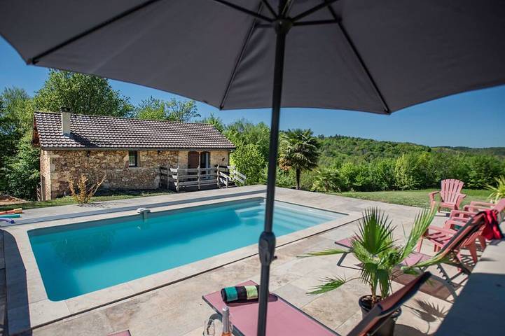 Location de vacances pour 5 personnes, avec terrasse et jardin, animaux acceptés à Saint-Cernin-de-l'Herm