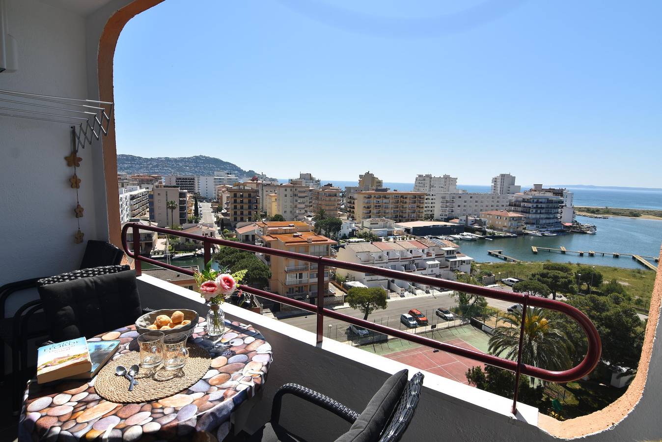 Estudio entero, Encantador estudio en alquiler en Roses, Costa Brava. Capacidad para 4 personas. Con piscina y con Wi-Fi gratuito. ¡Reserva ahora! in Santa Margarida, Roses