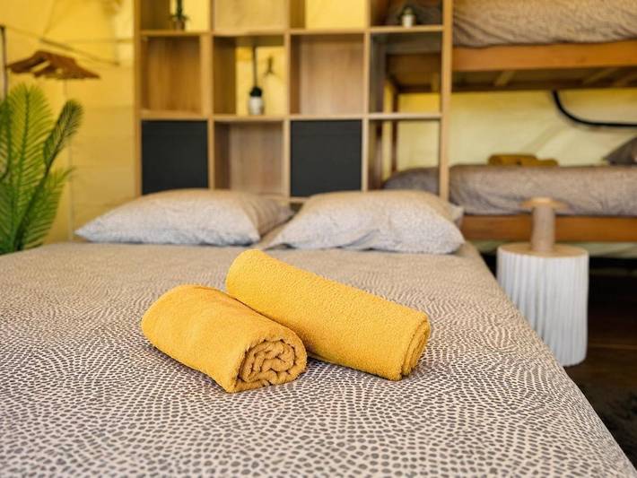 Camping pour 4 personnes, avec Terrasse et Jardin