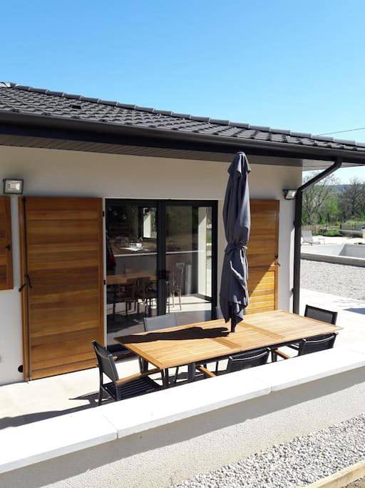 Maison de vacances pour 6 personnes, avec piscine ainsi que terrasse et jardin