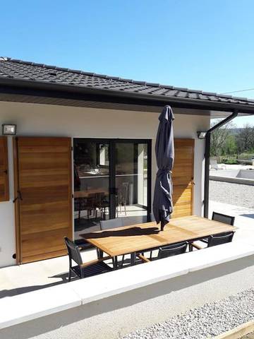 Location de vacances pour 6 personnes, avec jardin ainsi que terrasse et piscine à Aiguèze
