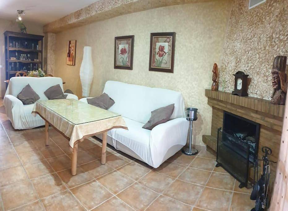 Three-Bedroom House in El Bosque, Pueblos Blancos