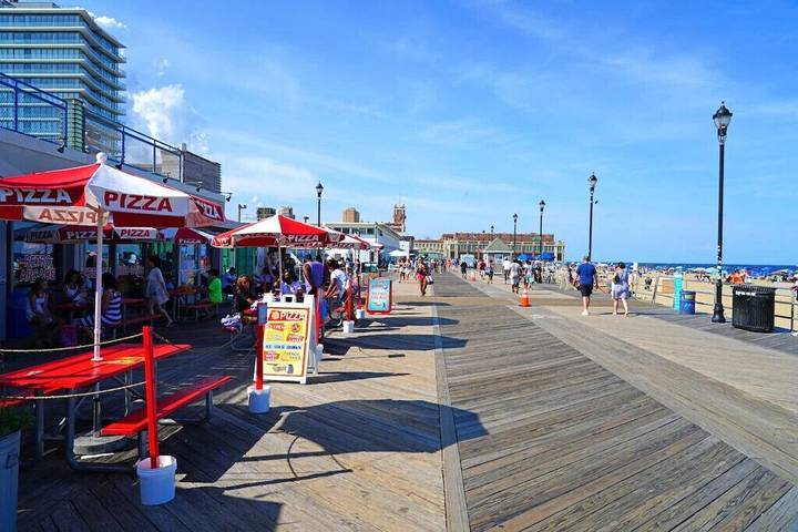 Vacation rental for 4 people, with terrace and yard in Monmouth County