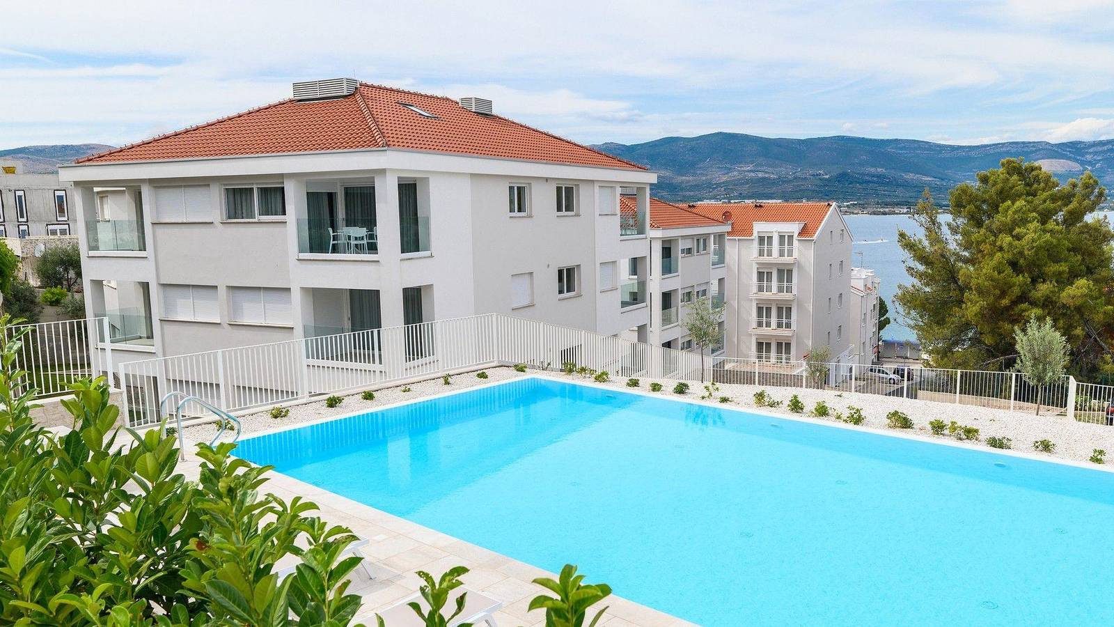 Ganze Ferienwohnung, Ferienwohnung in Arbanija mit Privatparkplatz und teilweisem Meerblick in Arbanija, Ciovo