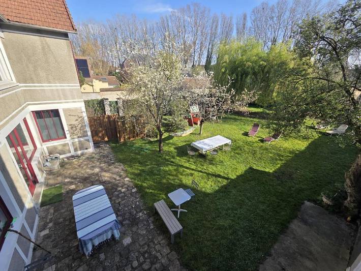 Location de vacances pour 13 personnes, avec Terrasse ainsi que Jardin et Vue à Saint-Pierre-lès-Nemours