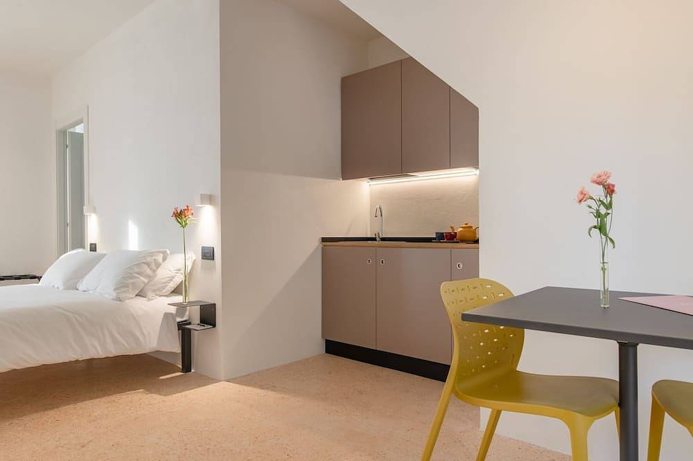Ognissanti Suites - Cisterne Romane Suite, Suite with double -bed, private bathroom, kitchenette in Fermo (Pueblo), Fermo