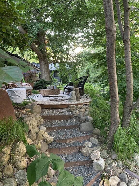 Hot Tub with a View, Private Modern Garden Level Apartment, Conservancy Access in Madison, Dane County