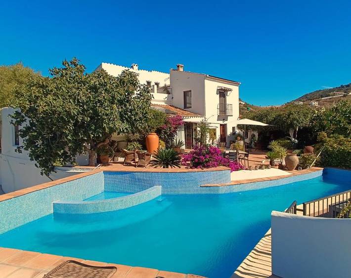 Chalet para 2 personas, con vistas además de jardín y piscina - 1